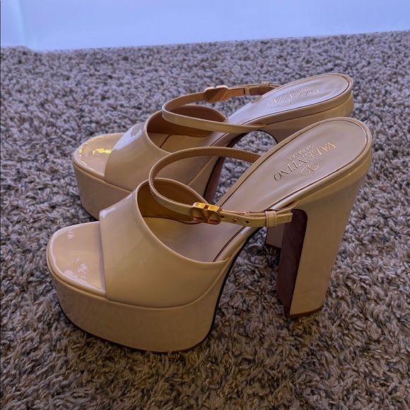 Valentino garavani tan go platform mules - Picture 4 of 10
